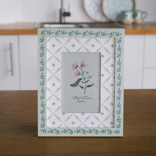 Cottage Bloom Floral Photo Frame With Green Trim for 4x6 Photo