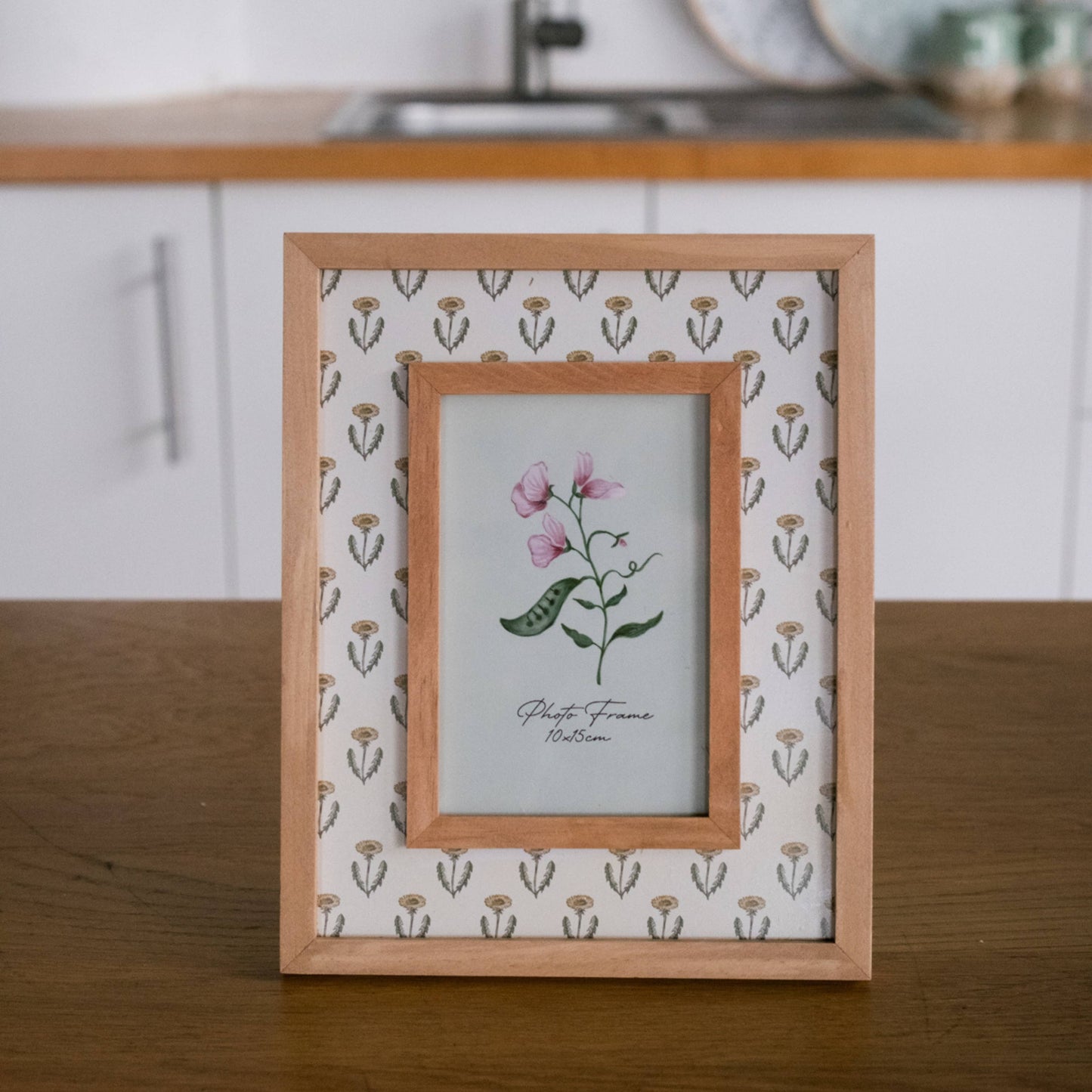 Cottage Bloom Daisy Pattern Rectangular Photo Frame for 4 x 6 Photo
